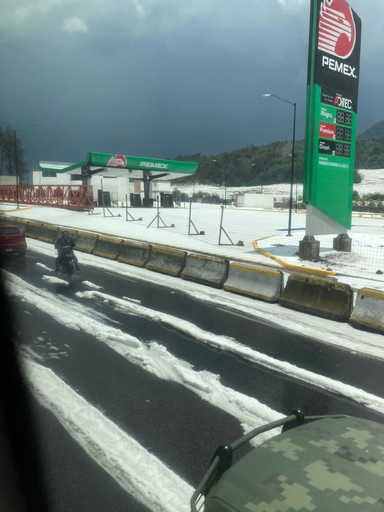 En imágenes: El fuerte granizo que cayó en la autopista México-Cuernavaca