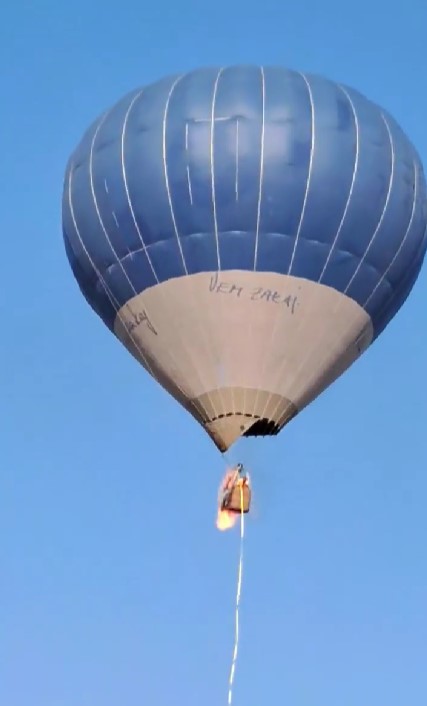 El momento en que se desploma un globo aerostático en Teotihuacán