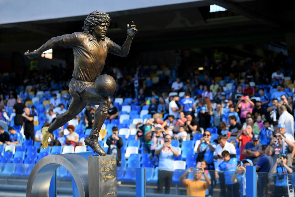 Maradona quedó inmortalizado en una estatua en el estadio del Napoli