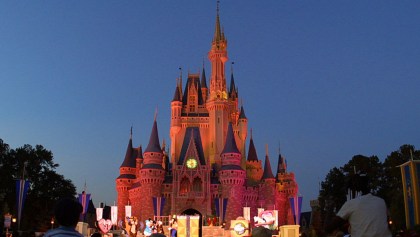 Exempleado de Disney World es investigado por grabar a más de 500 mujeres sin permiso