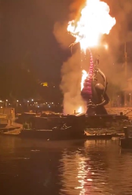 ¡Incendio en Disneyland! Un dragón terminó en llamas en pleno espectáculo¡Incendio en Disneyland! Un dragón terminó en llamas en pleno espectáculo