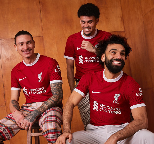 Liverpool y Nike presentaron oficialmente el nuevo jersey de local