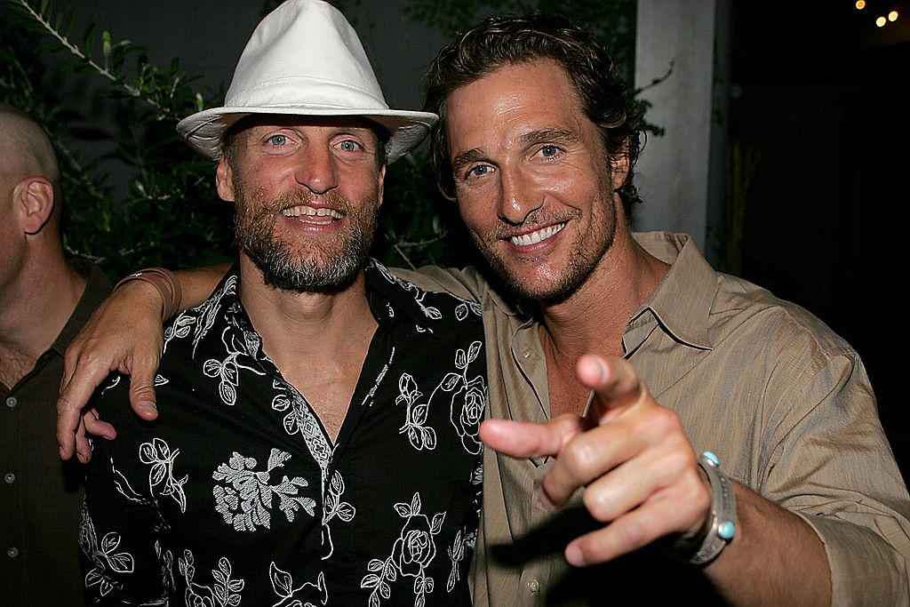 Matthew McConaughey dice que Woody Harrelson podría ser su verdadero hermano