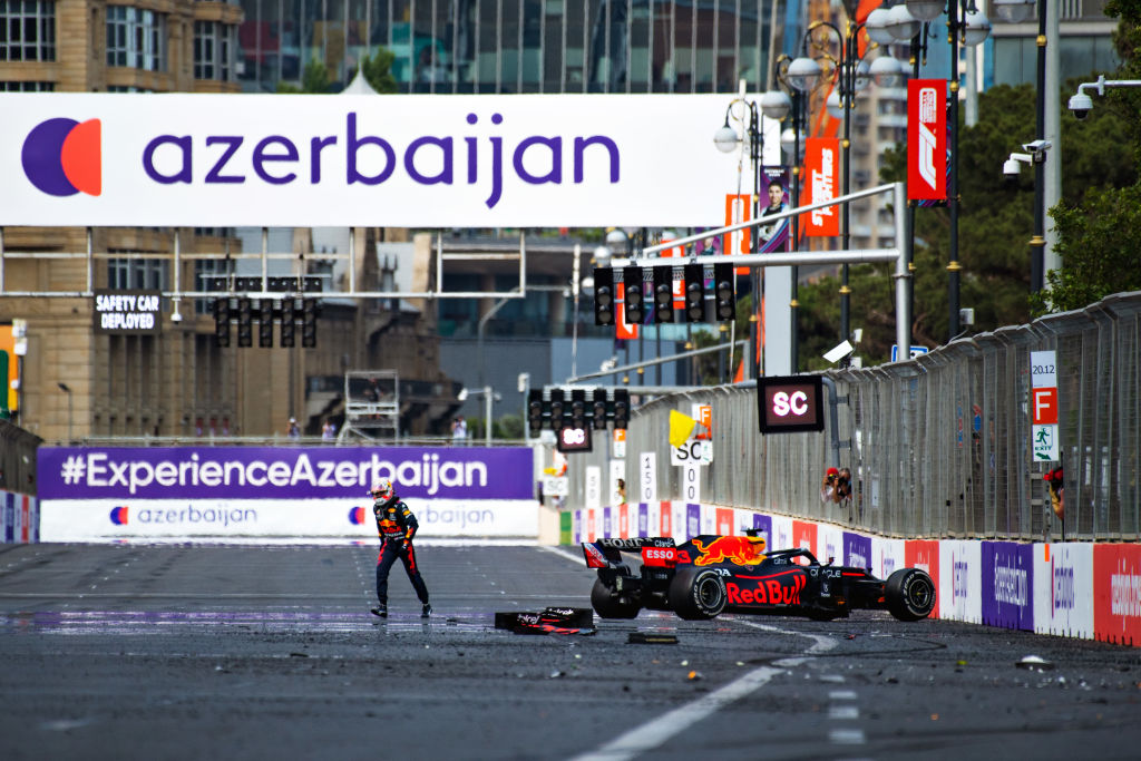 En Baku 2021 también se relanzó la carrera a dos vueltas del final