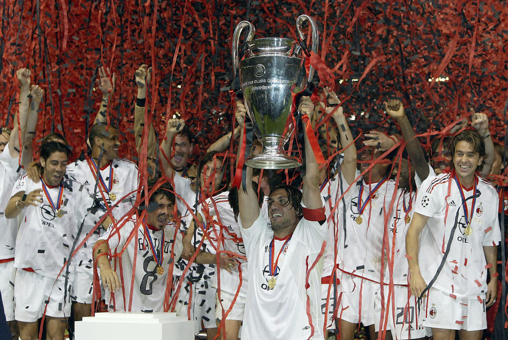 Paolo Maldini levantando la 'Orejona' de 2003