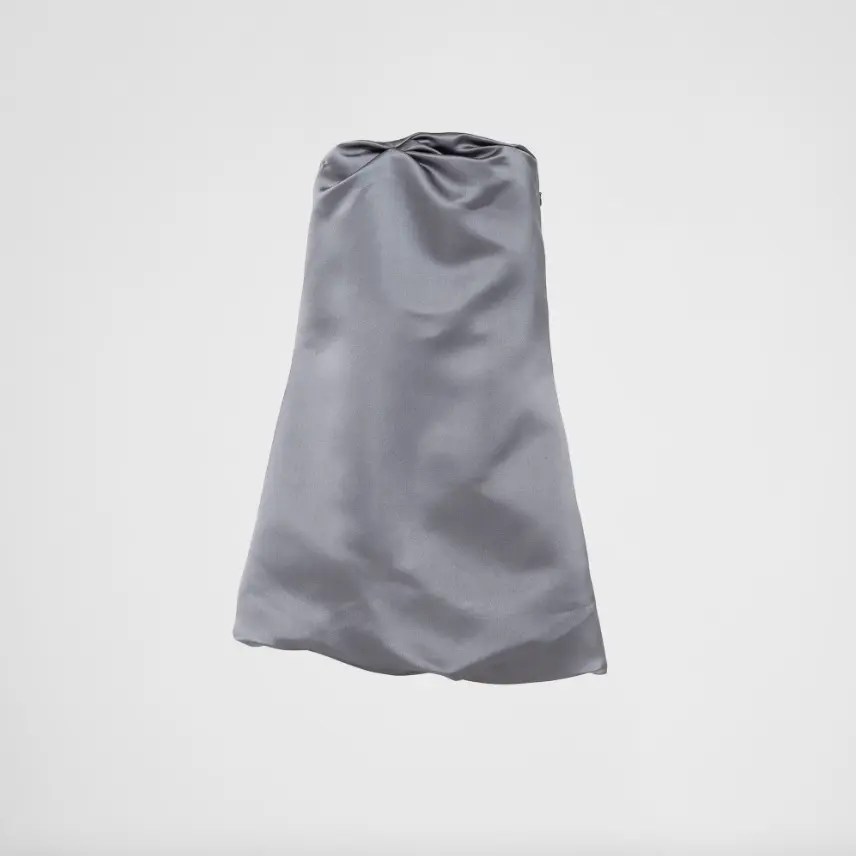 Prada anda vendiendo un vestido de más de 65 mil pesos que parece una toalla