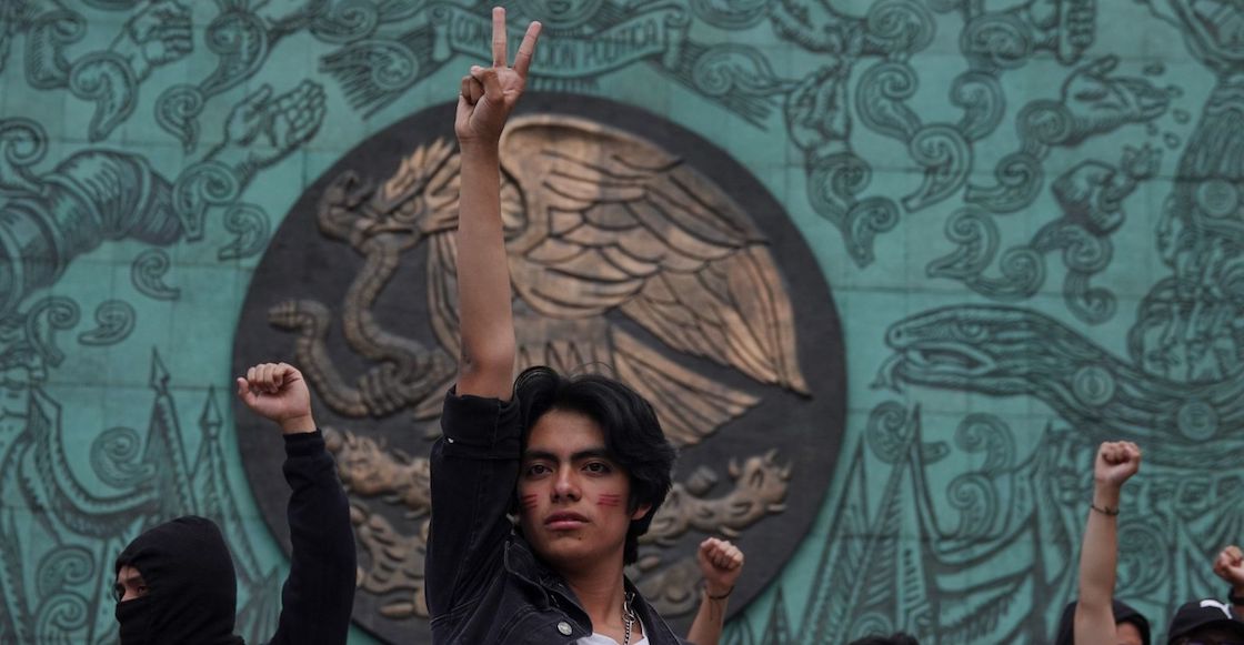 marcha-estudiantes-unam-beca-zocalo