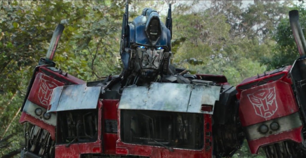 Optimus Prime reúne a un equipazo para salvar al mundo en el nuevo tráiler de 'Transformers: Rise of the Beasts'