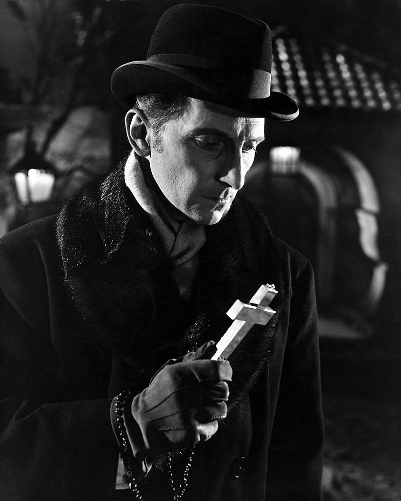 Peter Cushing como Van Helsing