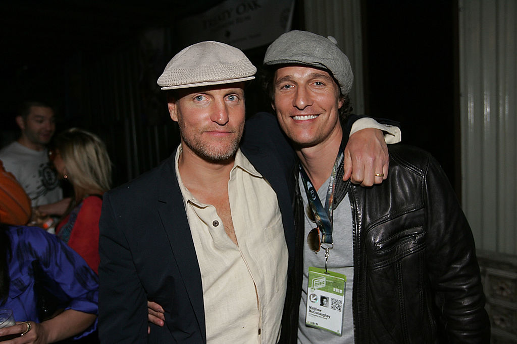 Matthew McConaughey dice que Woody Harrelson podría ser su verdadero hermano