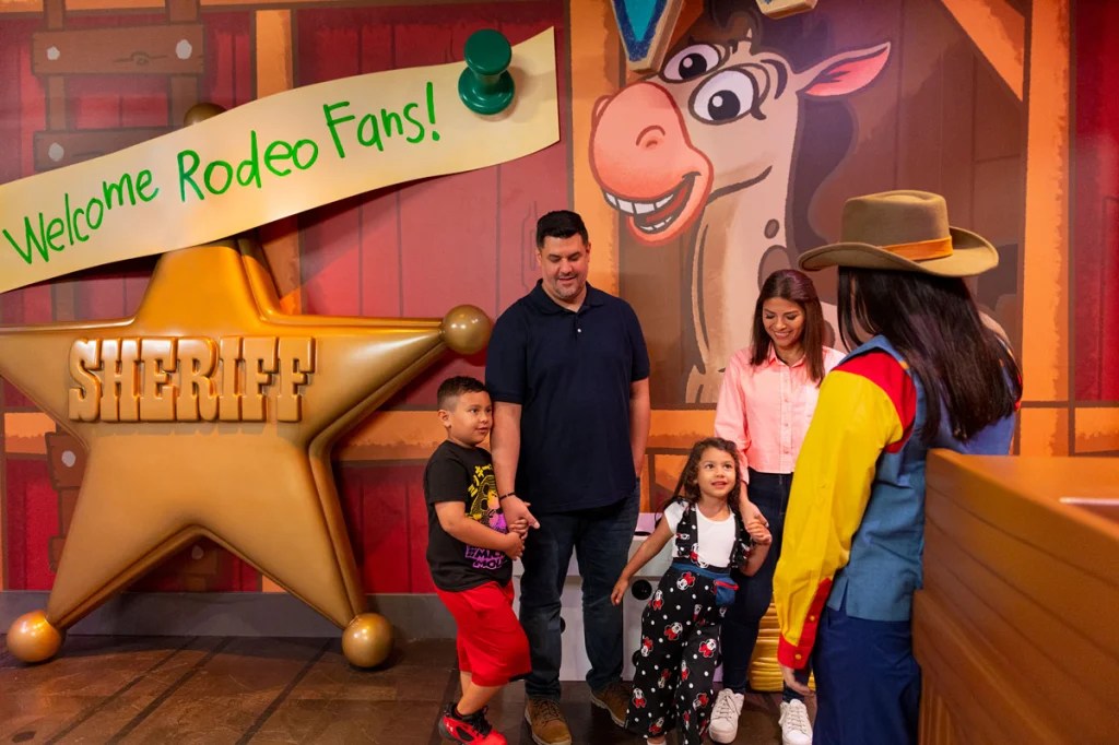 Foto de la entrada al BBQ Roundup Rodeo de Toy Story en Walt Disney World