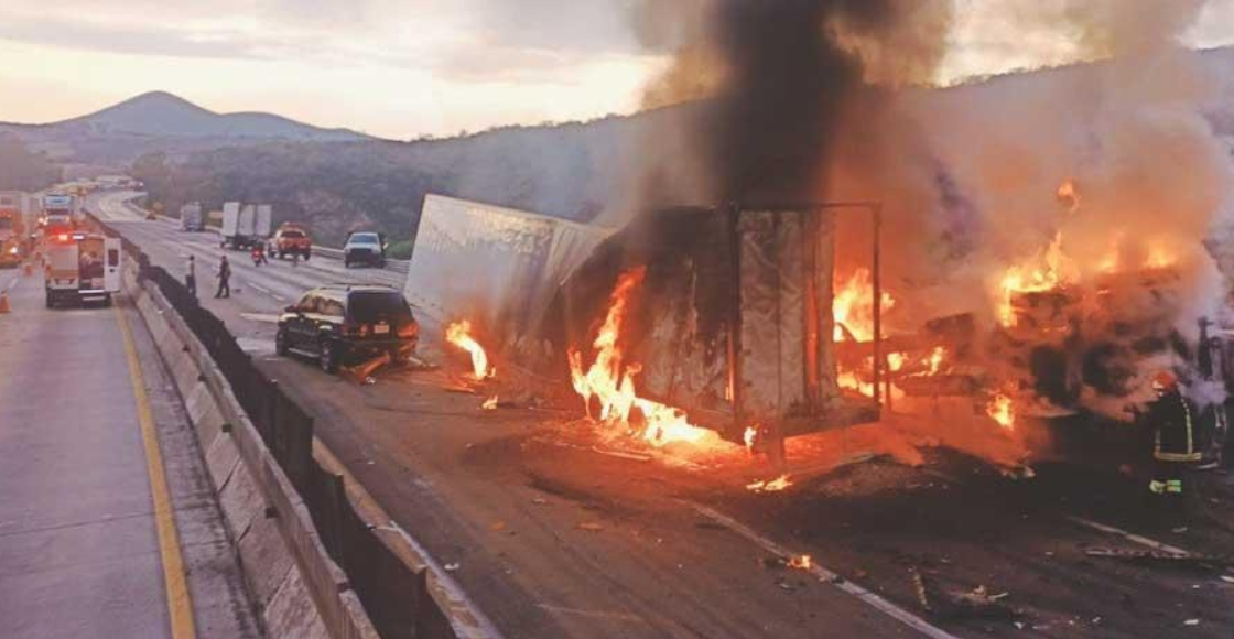 choque-autopista-mexico-queretaro-incendio-fuego