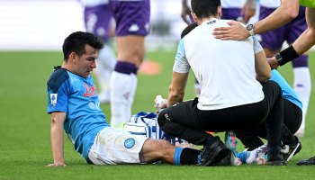 ¡Ligamento colateral! Los primeros reportes de la lesión del 'Chucky' Lozano con Napoli