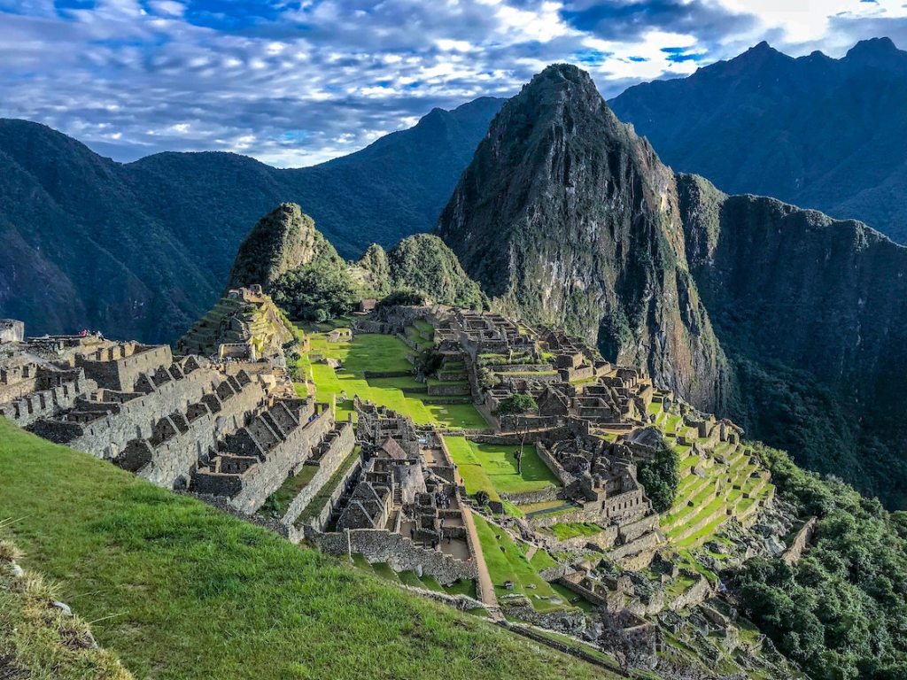 Expulsan turistas por fotos desnudos en Machu Picchu