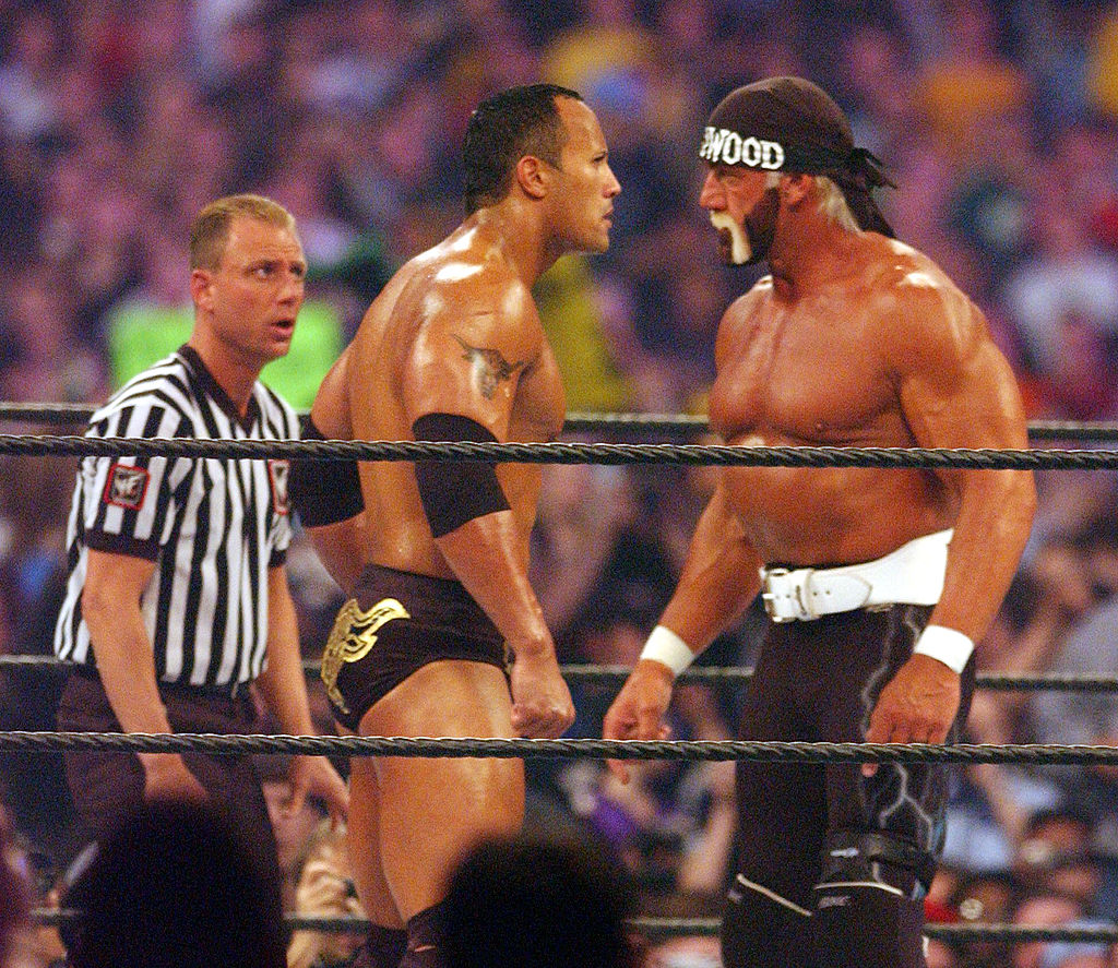 Cara a cara entre The Rock y Hulk Hogan de Wrestlemania X-8