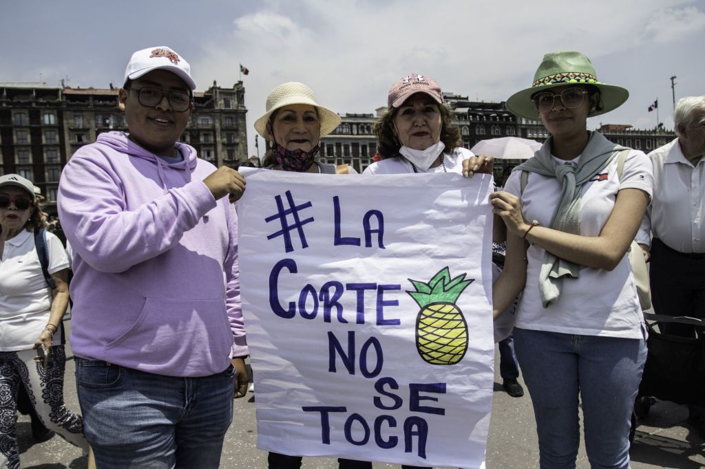 Fotos y videos de cómo se vivió la marcha en defensa de la SCJN