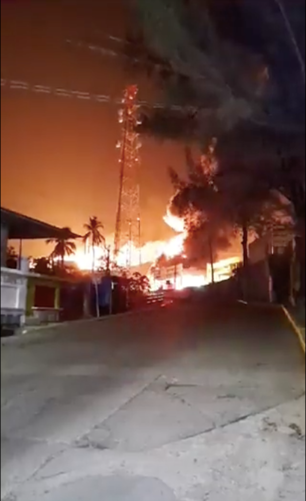Incendio en refinería de Pemex