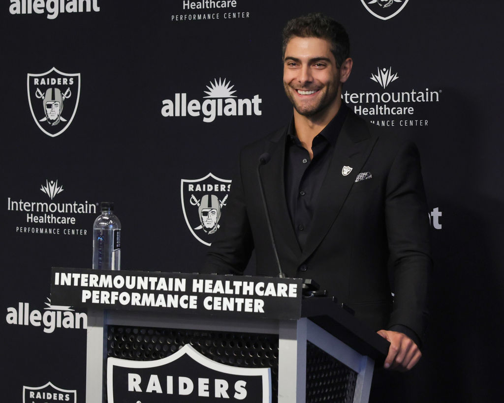 Jimmy Garoppolo en su presentación con Raiders