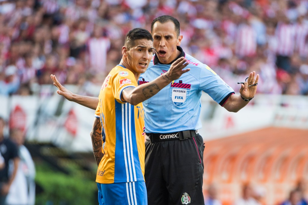 El día que Luis Enrique Santander aceptó que no le marcó penal a Tigres en la final vs Chivas del 2017