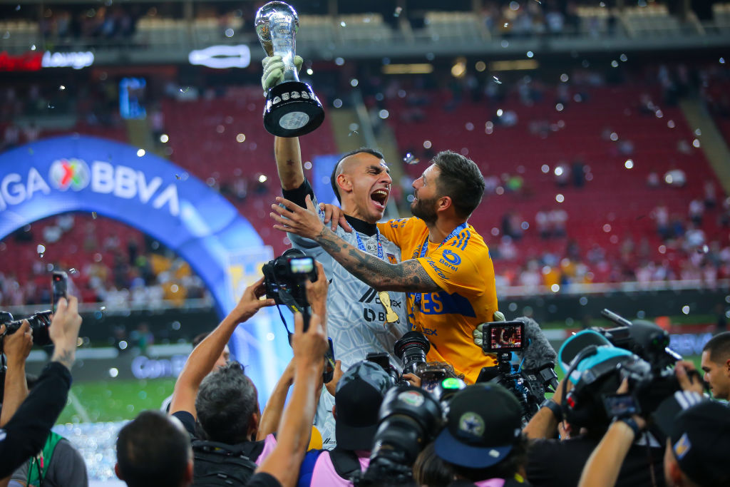Nahuel y Gignac celebran su quinto título de Liga MX