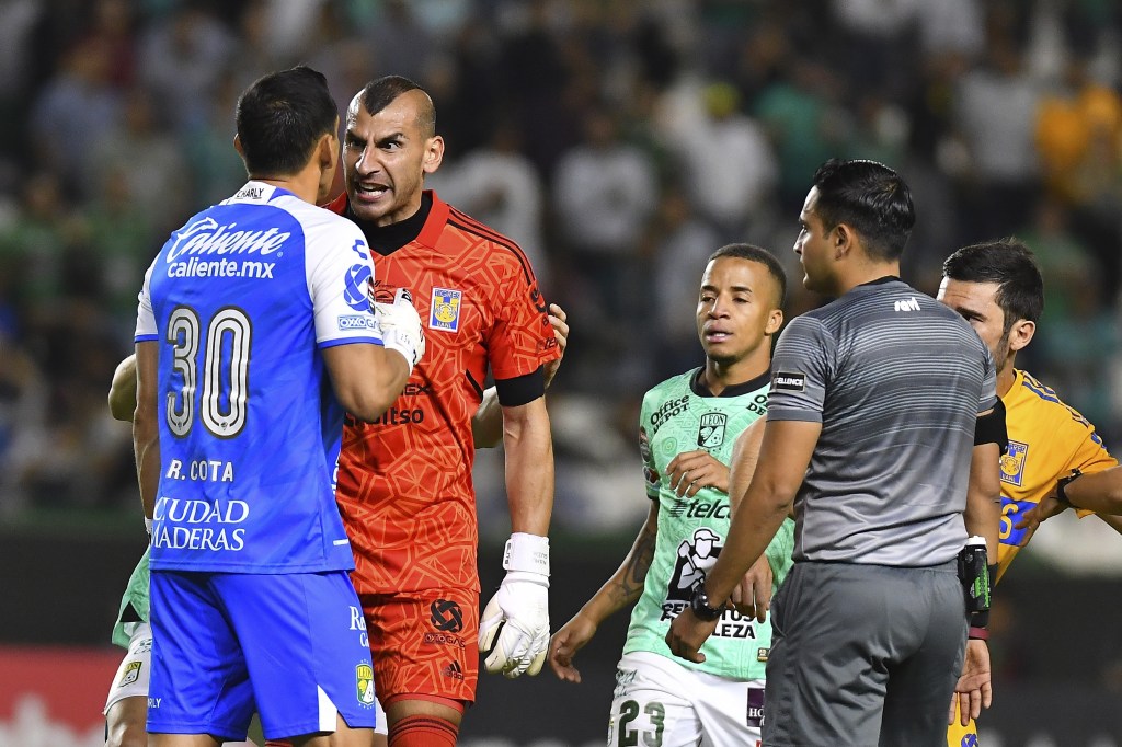 La penosa escena de Nahuel Guzmán y Tigres al quedar eliminados de Concachampions