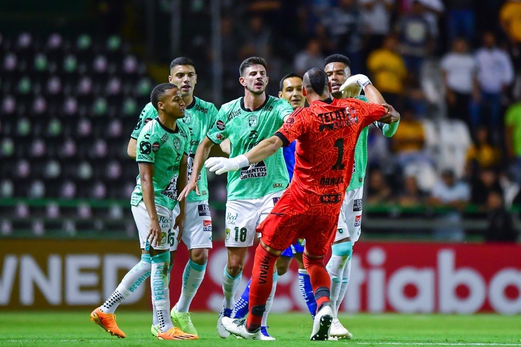La penosa escena de Nahuel Guzmán y Tigres al quedar eliminados de Concachampions