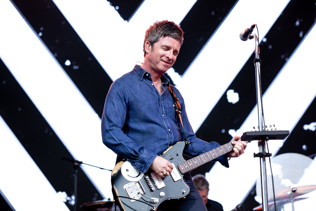 Noel Gallagher y Johnny Marr nos traen un mensaje optimista en su nueva rola