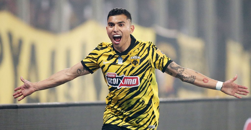 El gol de Orbelín Pineda con el que AEK Atenas amarra el título en Grecia
