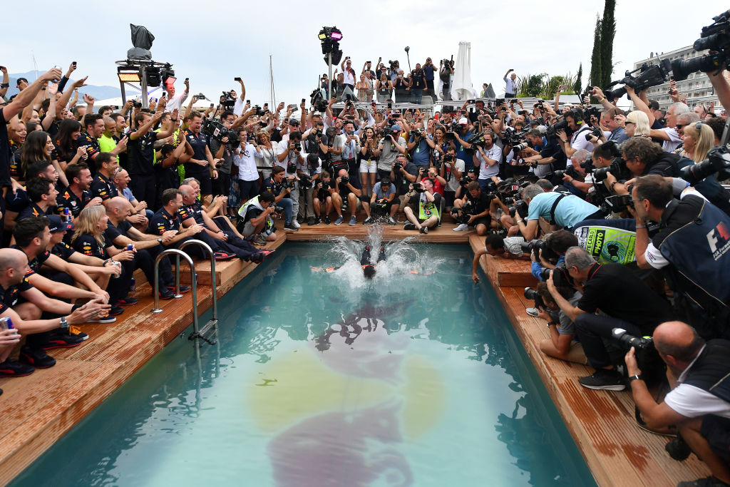 ¿Por qué F1 no permitió a Red Bull llenar de agua su tradicional piscina en el GP de Mónaco?