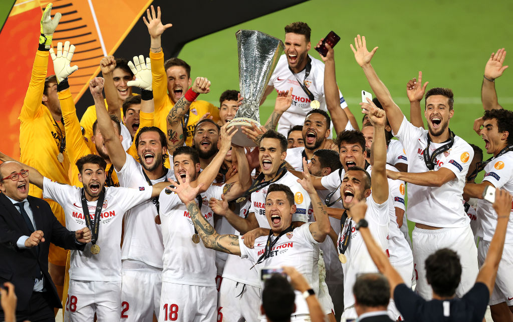 El último trofeo que levantó el Sevilla en la Europa League
