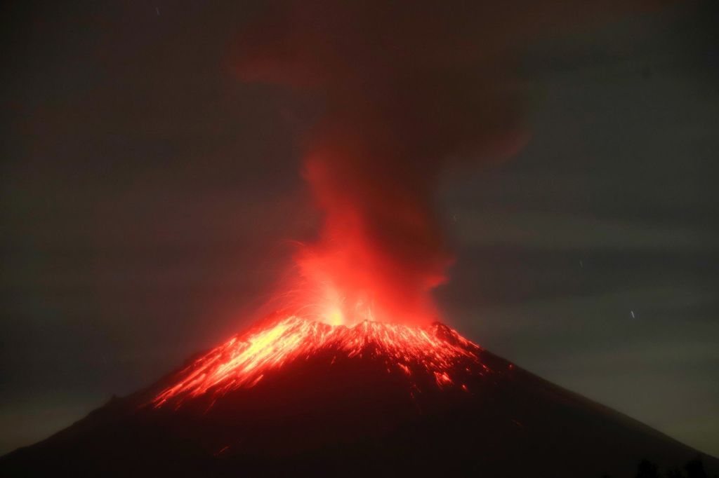 Y en Puebla: Venden micheladas con "cenizas" del volcán Popocatépetl  