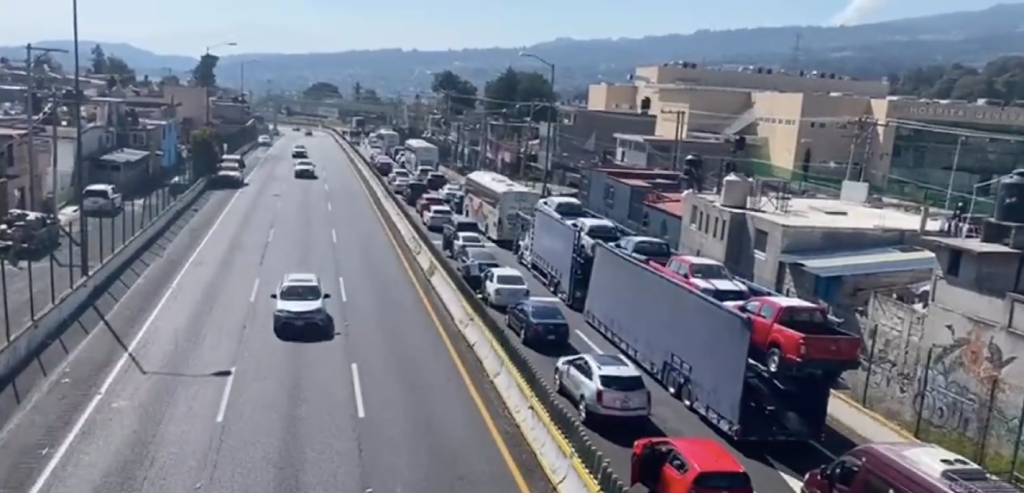 Manifestantes bloquearon la México-Cuernavaca a la altura de Topilejo