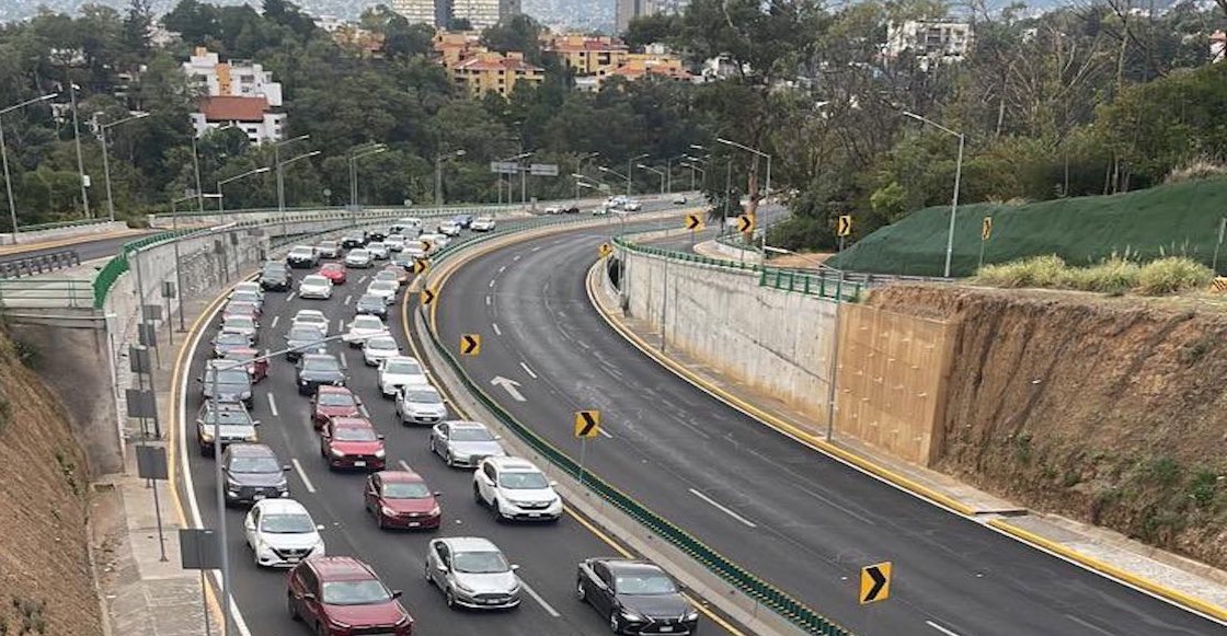 Bloqueo en Avenida de los Poetas, Santa Fe, por falta de agua.