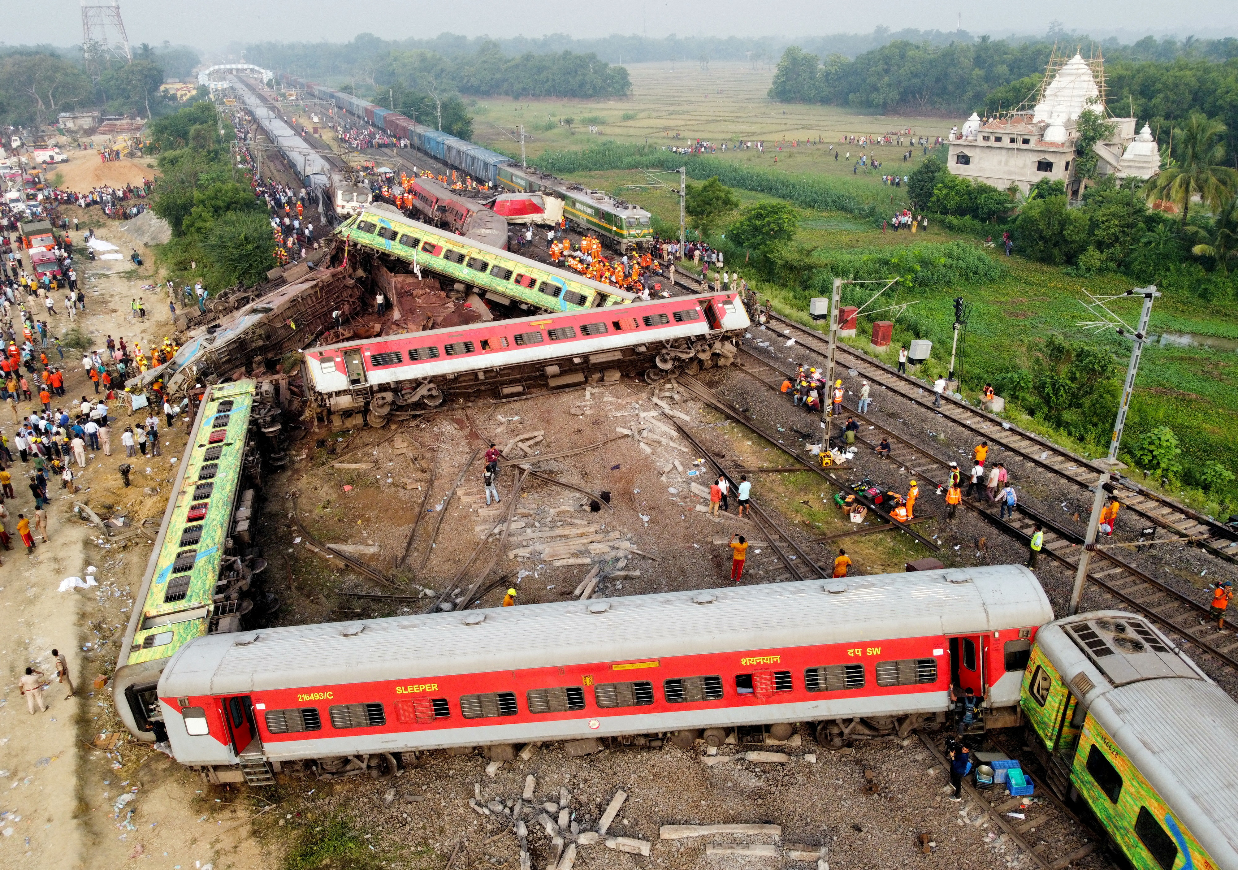 Choque de trenes en India deja 288 muertos y más de mil heridos
