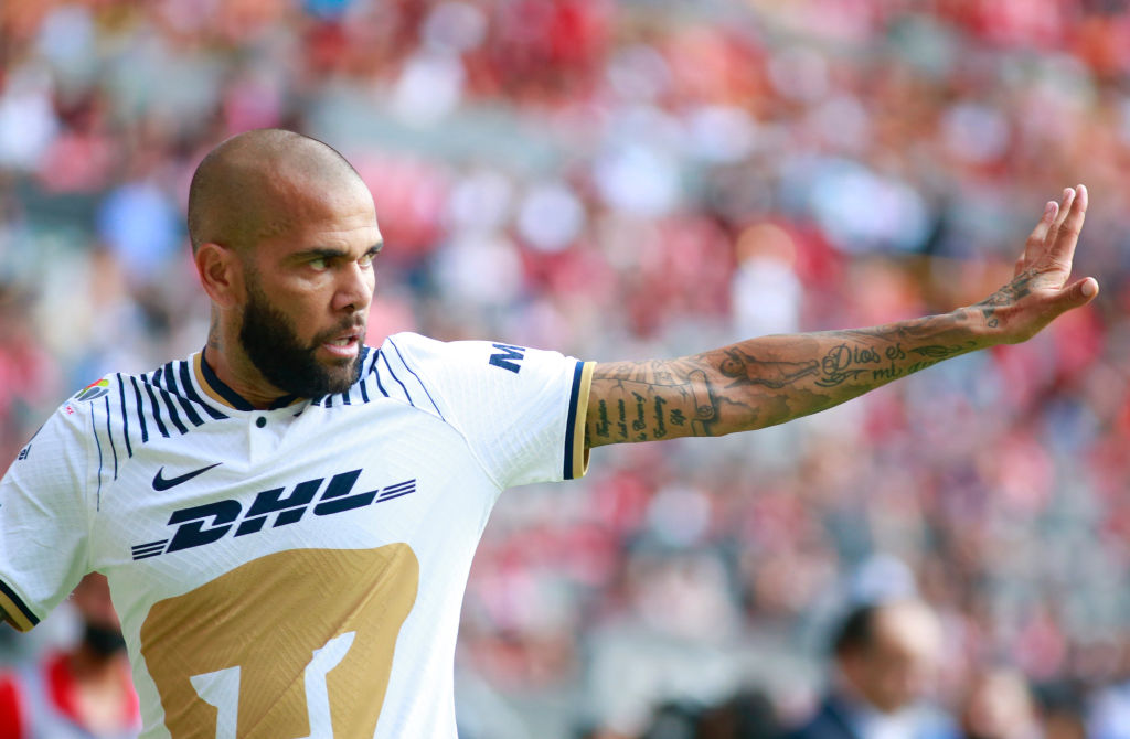 Dani Alves habla desde la cárcel y cuenta su versión