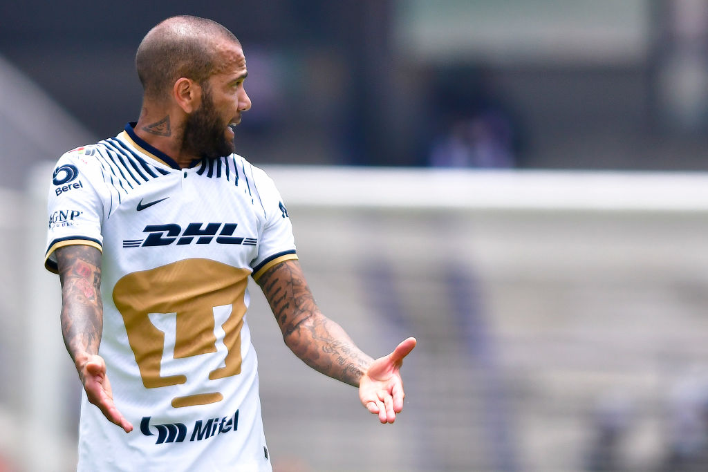 Dani Alves habla desde la cárcel y cuenta su versión