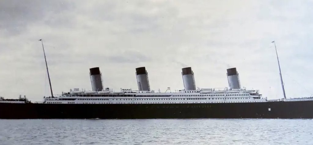 Desapareció submarino con turistas que quería ver el Titanic.