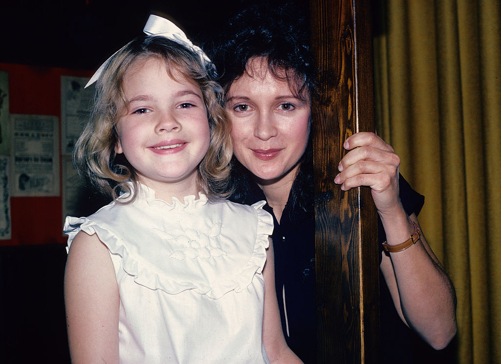 Drew Barrymore con su mamá Jaid en 1982