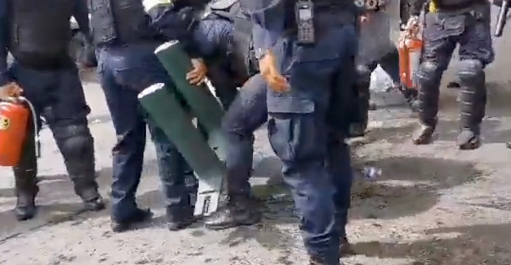 Horas de bloqueo en Periférico Norte: Enfrentamiento entre maestros y policías de Edomex