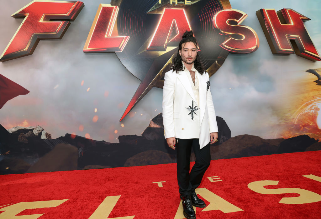 Ezra Miller reapareció en la premiere de 'The Flash'