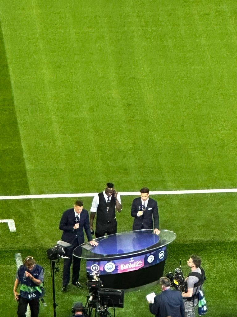 Mario Balotelli estuvo chambeando con las televisoras
