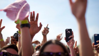 La nueva función del iPhone que causó varias llamadas "accidentales" al 911 durante un festival de música