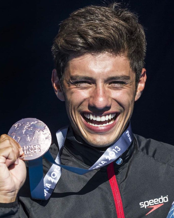Jonathan Paredes y la medalla que consiguió en 2013