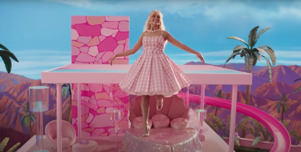Margot Robbie pidió recrear una casa de juguete de su infancia para 'Barbie'