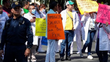 ¿Qué exigen? Doctores y enfermeras protestan en varias zonas de CDMX