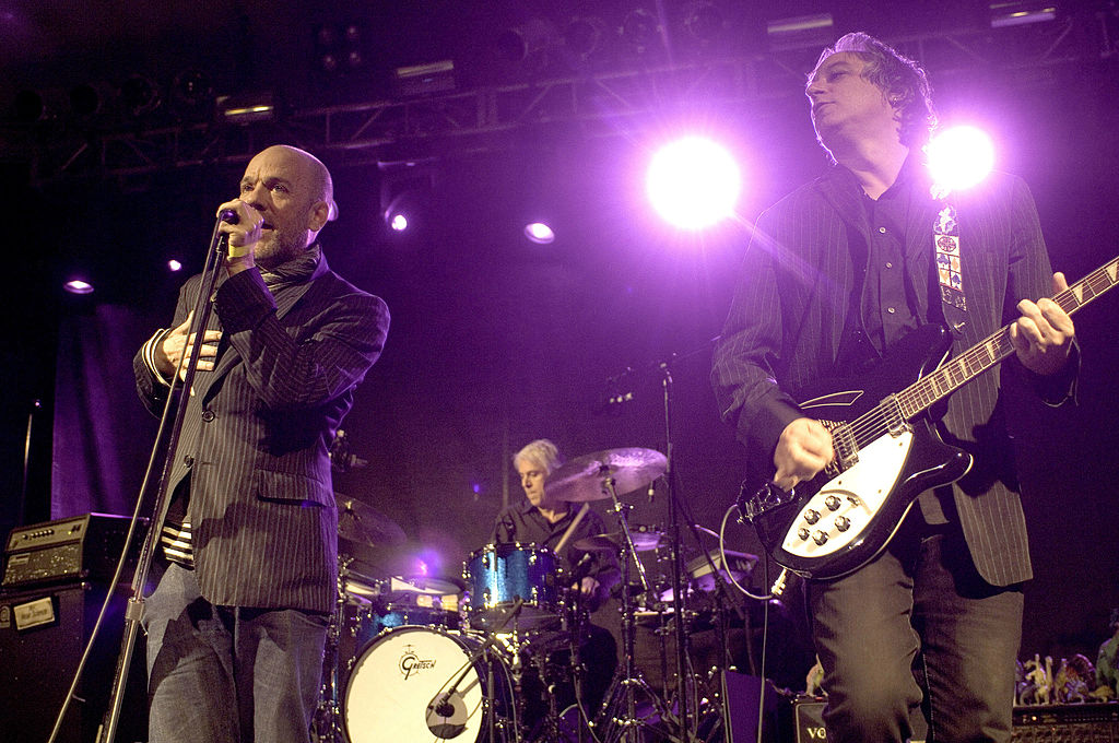 R.E.M. lanzó el video del remix de "Strange Currencies" para la 2ª