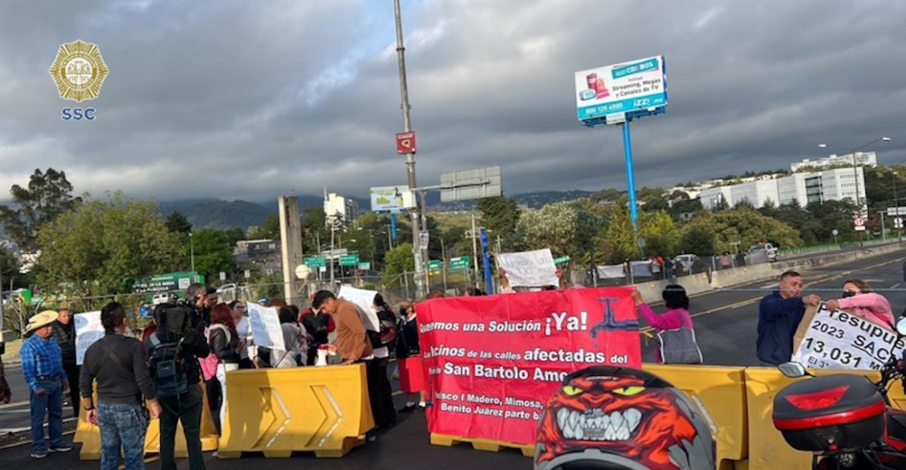 ¿Van para Santa Fe? Bloquean Avenida de los Poetas por falta de agua en CDMX