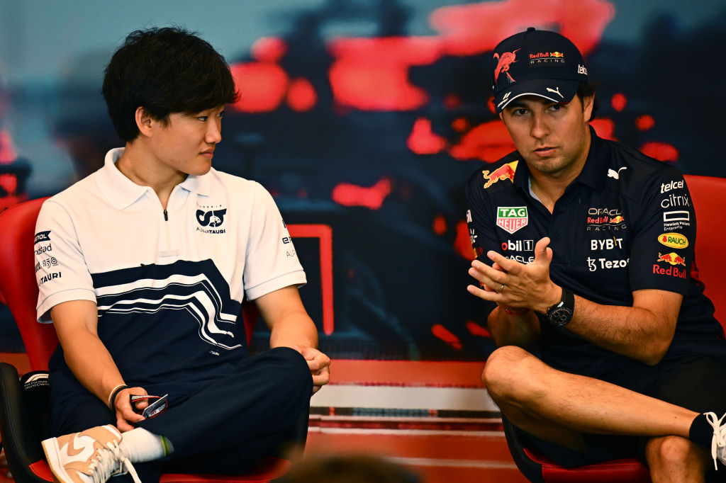 Checo ha sido uno de los apoyos para Yuki en sus desarrollo en F1