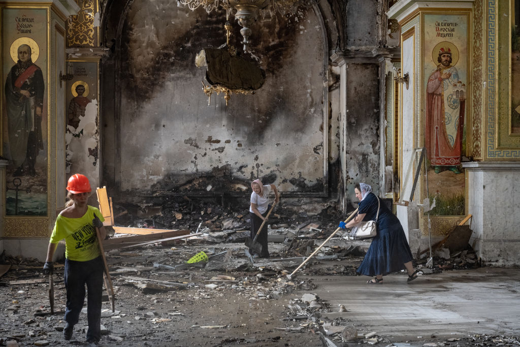 Nuevo bombardeo de Rusia contra Odesa dejó varios muertos y daños contra 25 monumentos