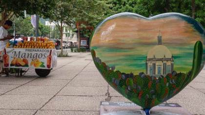 La Expo de corazones gigantes en Reforma